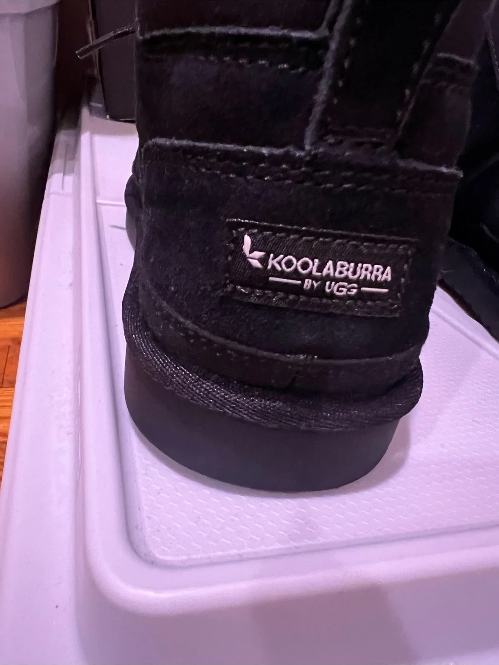 Koolaburra sleek black
